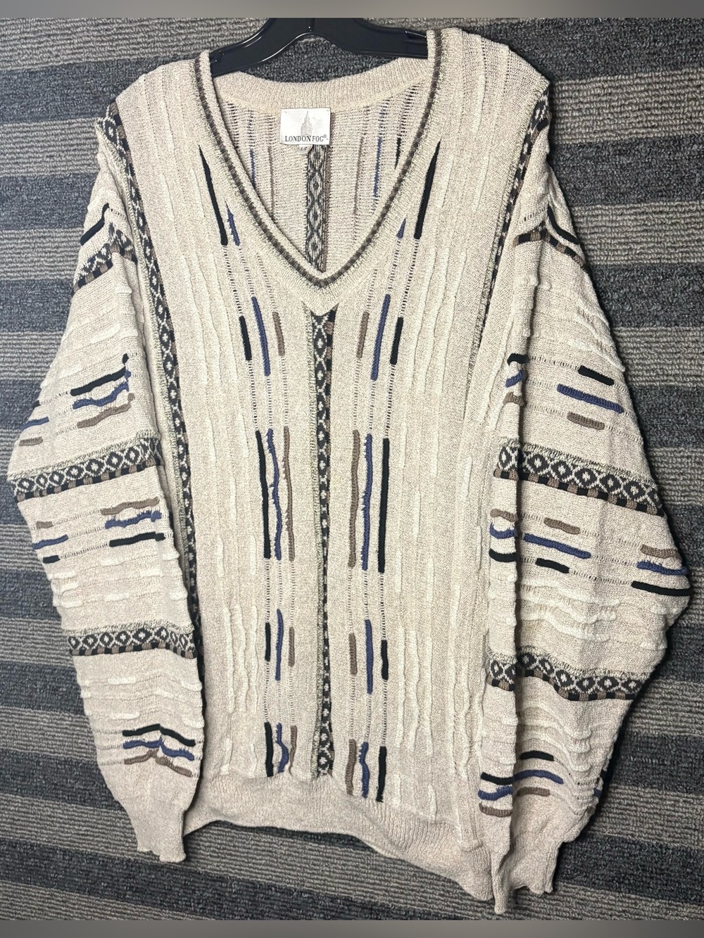 Vintage 90’s London Fog Cream V-Neck 3D Knit Men’s Sweater Large EUC